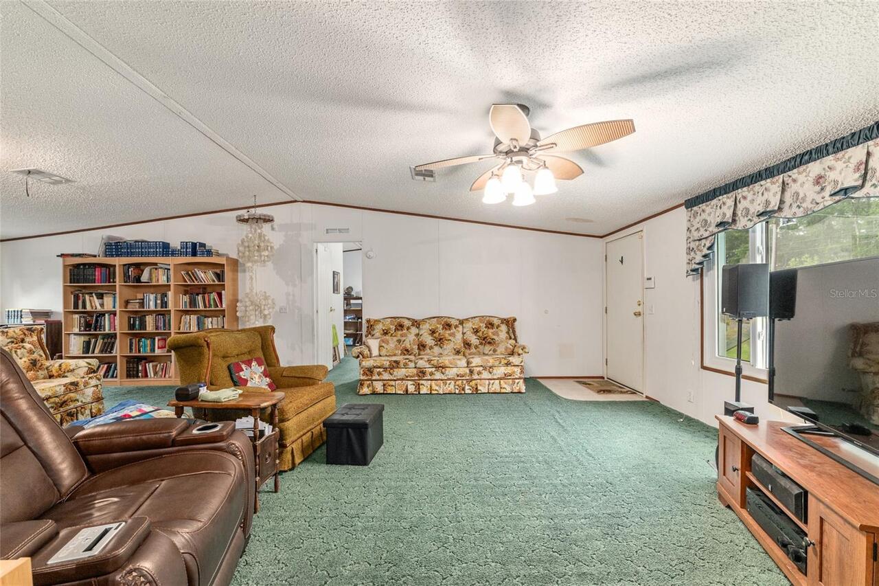Listing Photo 11