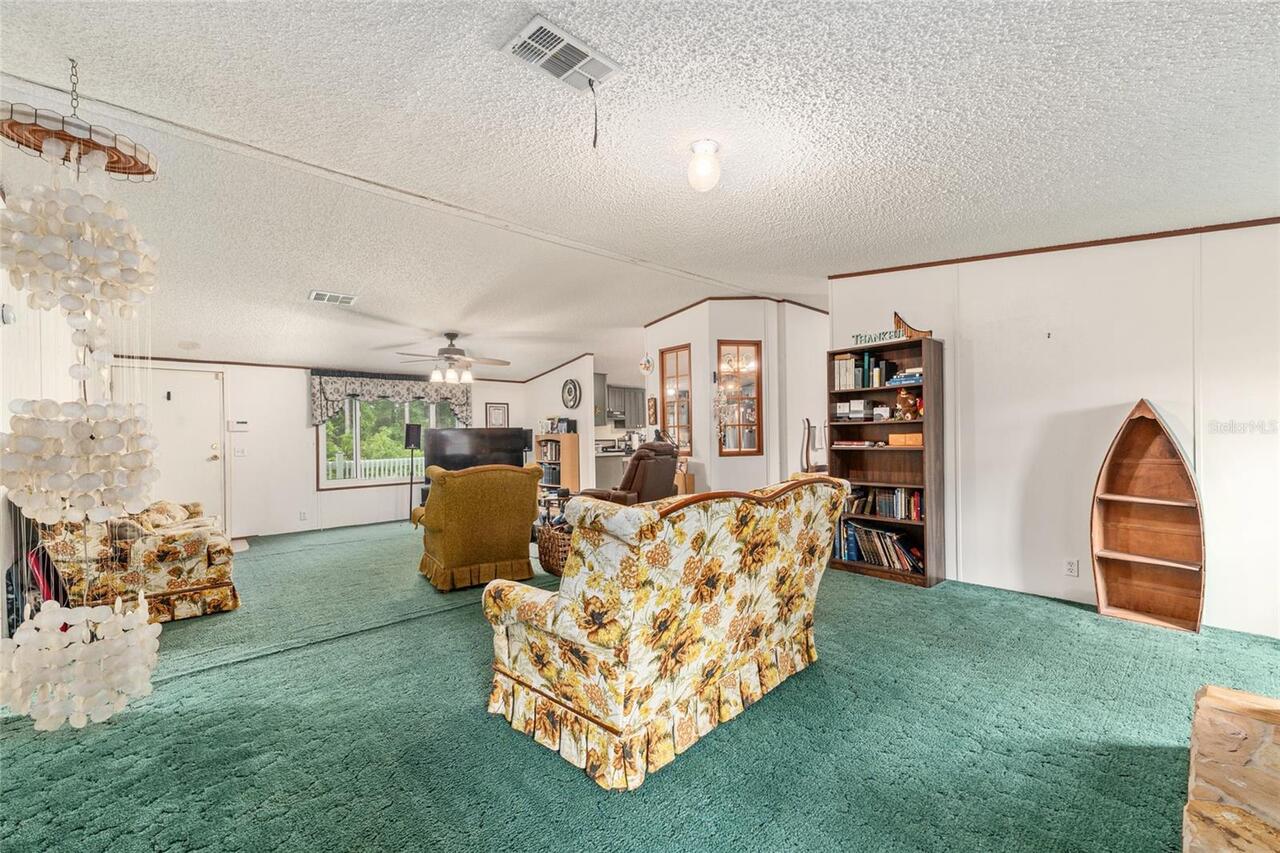 Listing Photo 12