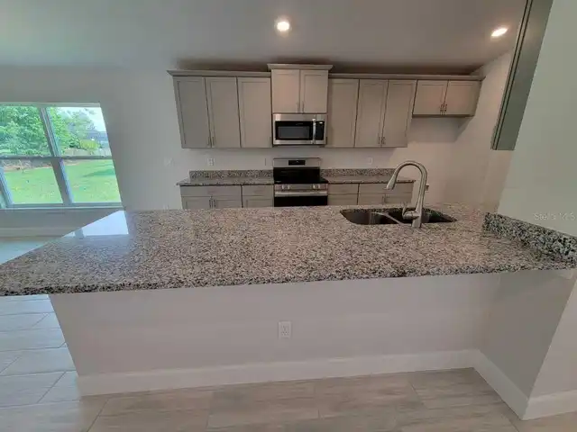 Listing Photo 8