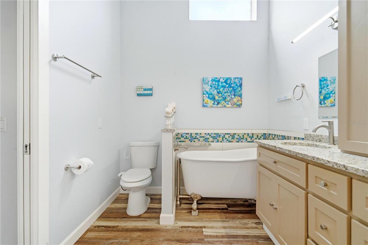 Listing Photo 12