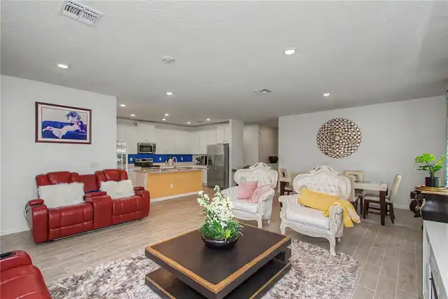 Listing Photo 12