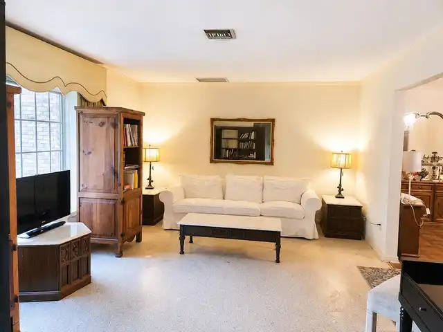Listing Photo 6