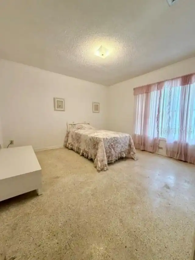 Listing Photo 16
