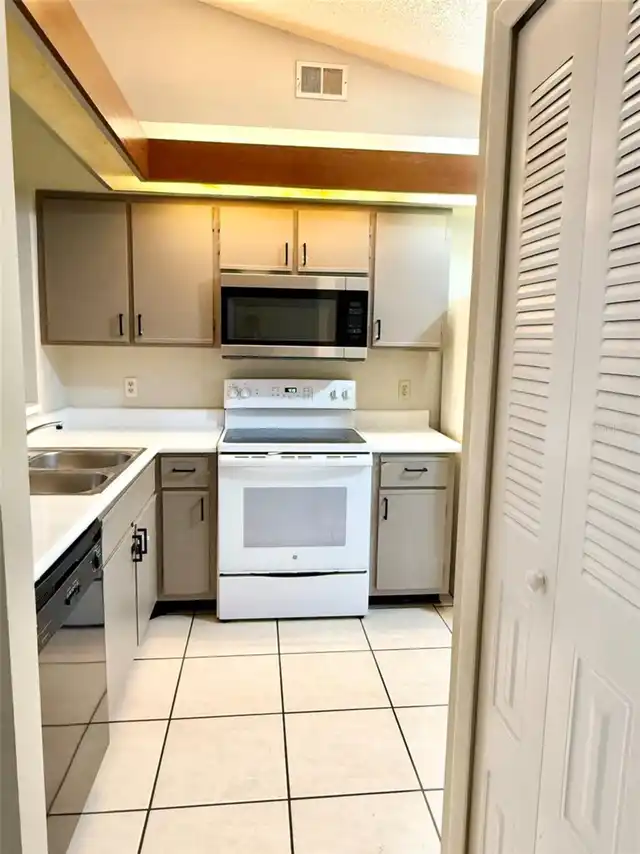 Listing Photo 9