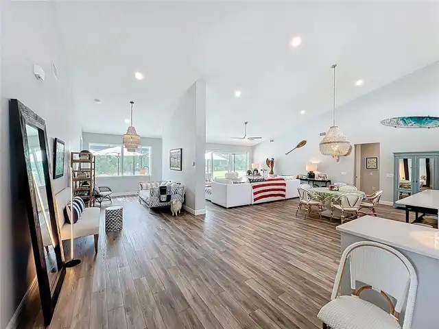 Listing Photo 9
