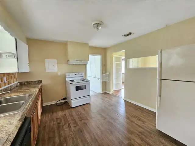 Listing Photo 8