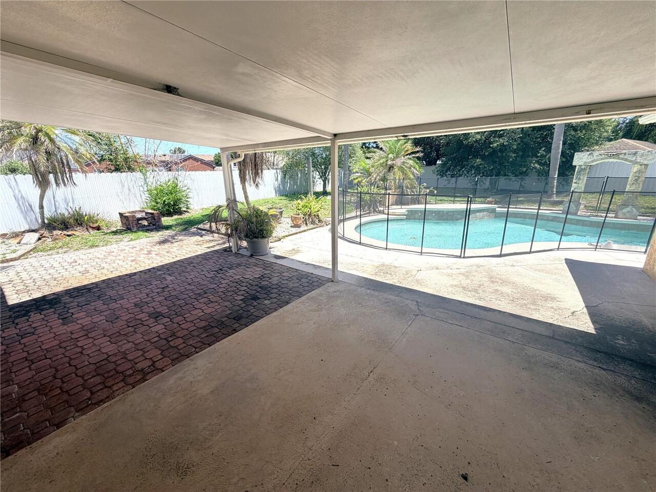 Listing Photo 11