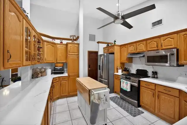 Listing Photo 9