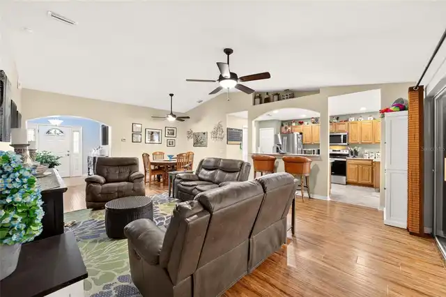 Listing Photo 11