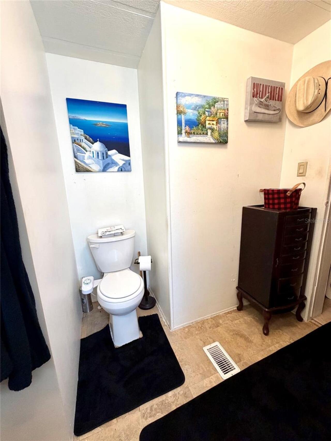 Listing Photo 14