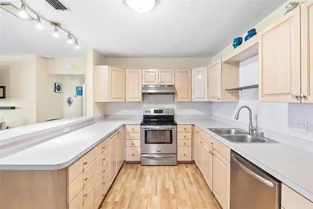 Listing Photo 9