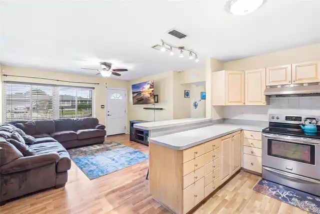 Listing Photo 11