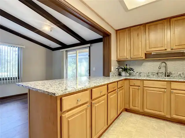 Listing Photo 9
