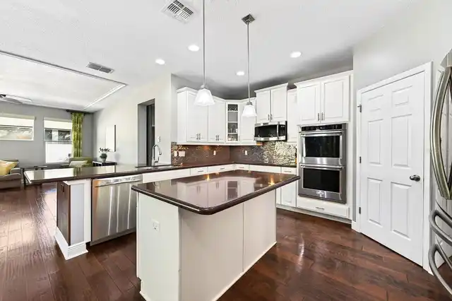 Listing Photo 8