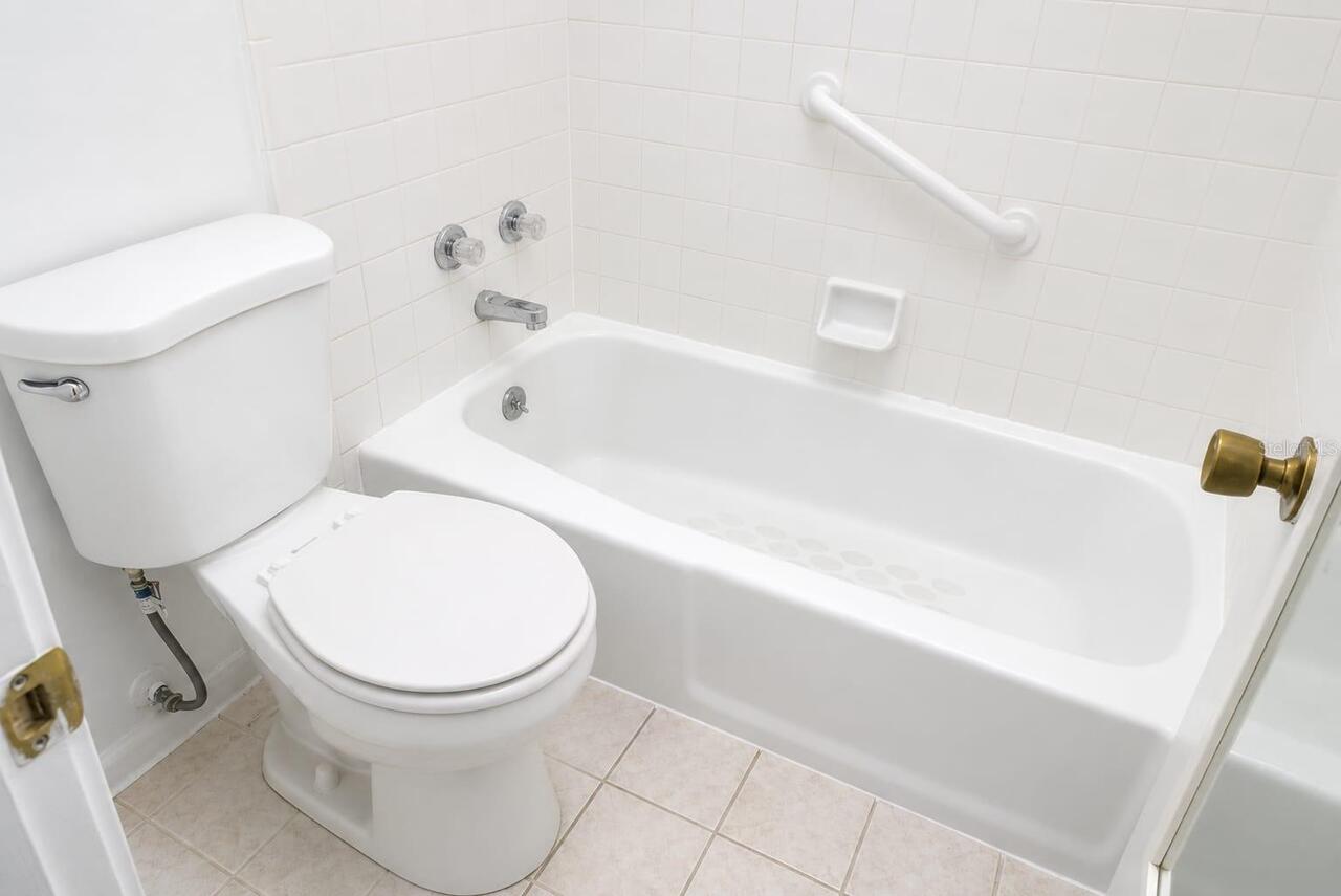 Listing Photo 10