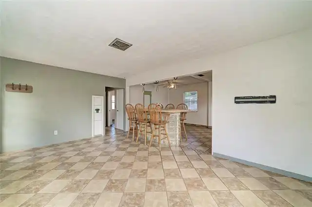 Listing Photo 14