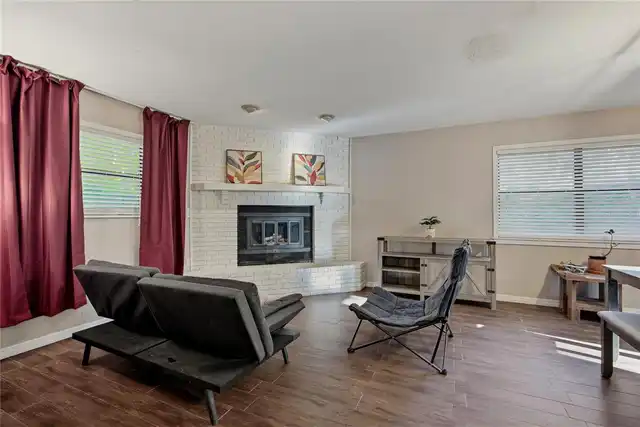 Listing Photo 8