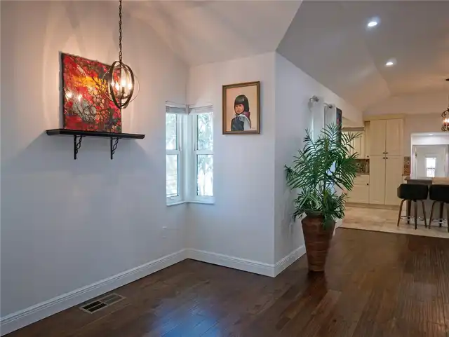 Listing Photo 12