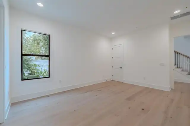 Listing Photo 17