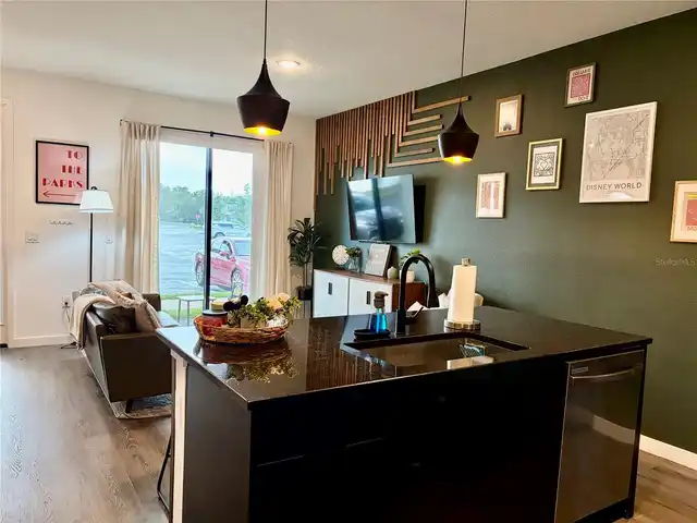 Listing Photo 10