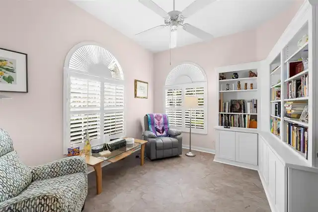 Listing Photo 11