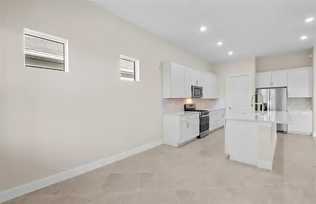 Listing Photo 16