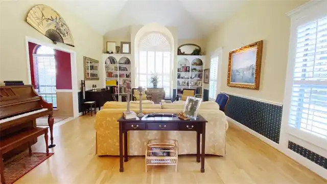 Listing Photo 8