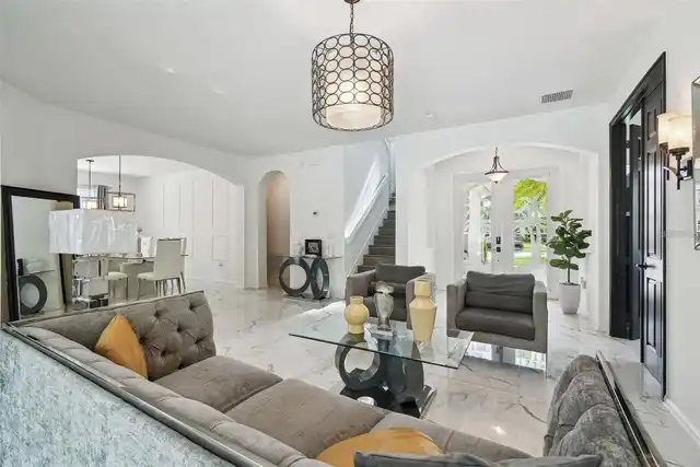 Listing Photo 9
