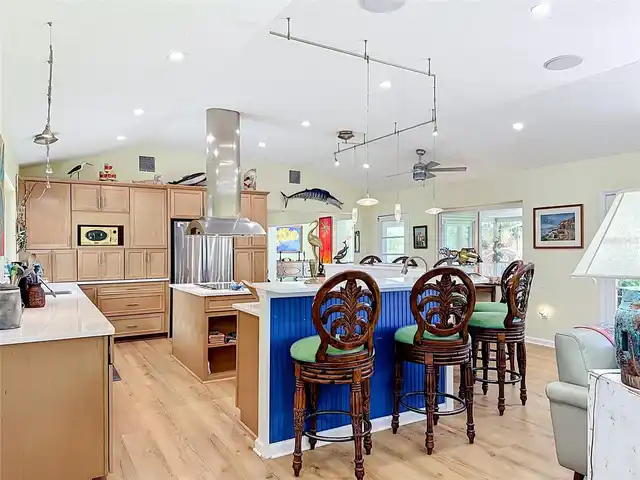 Listing Photo 8