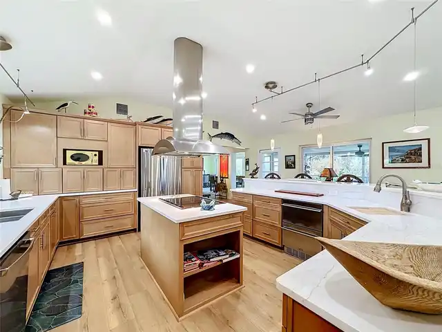 Listing Photo 9