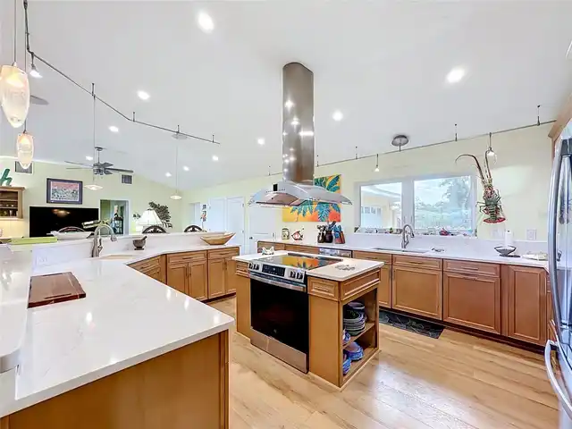 Listing Photo 11