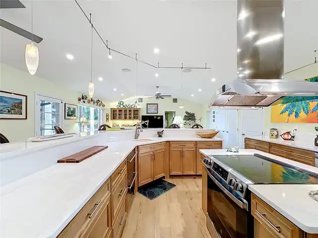 Listing Photo 12