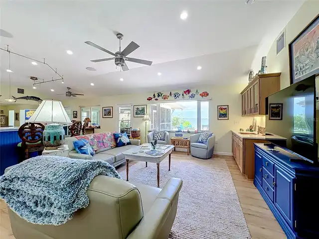 Listing Photo 17
