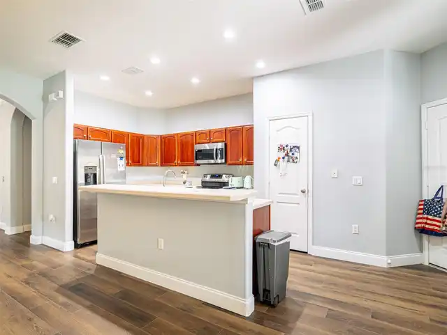 Listing Photo 11