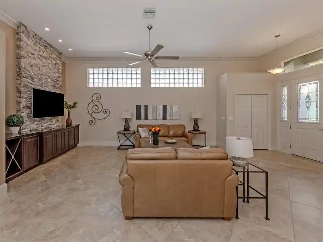 Listing Photo 9