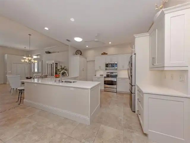 Listing Photo 12