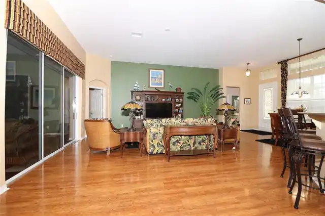 Listing Photo 7