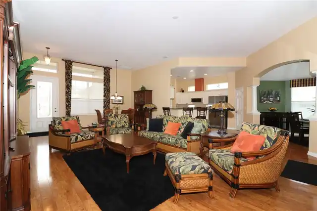 Listing Photo 8