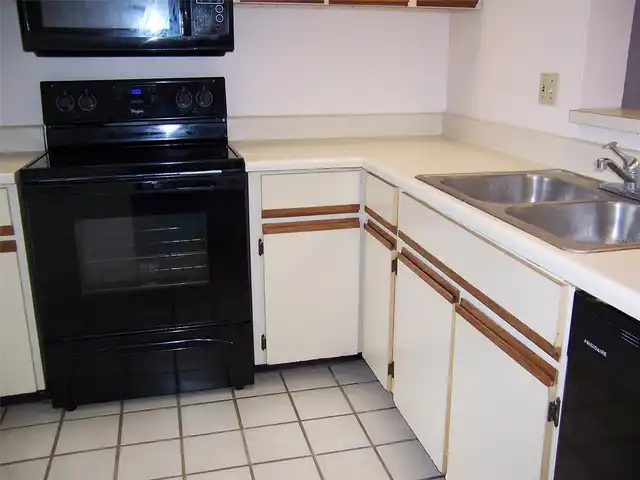 Listing Photo 12