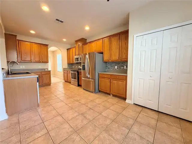 Listing Photo 8