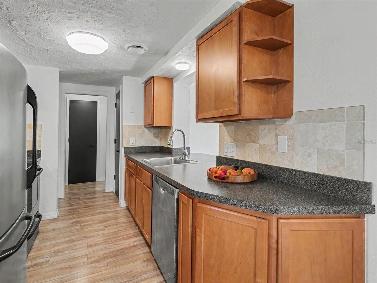 Listing Photo 9