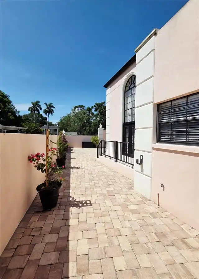 Listing Photo 8