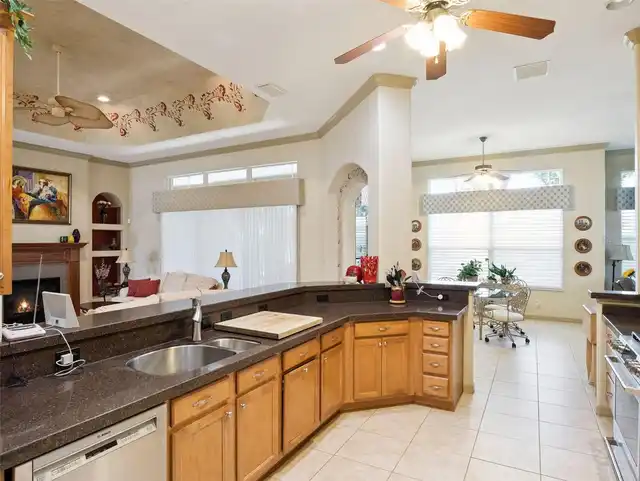 Listing Photo 10