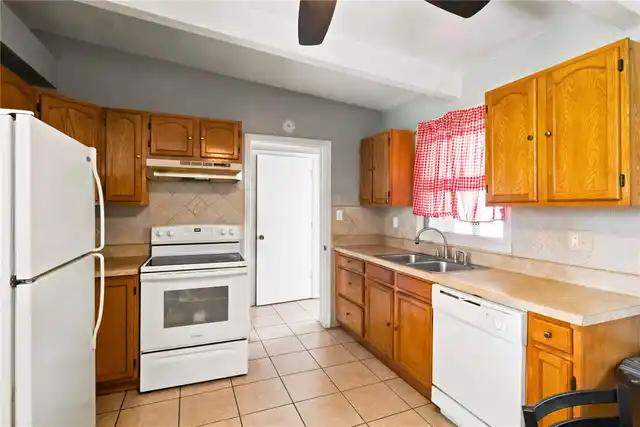 Listing Photo 6