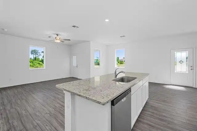 Listing Photo 8
