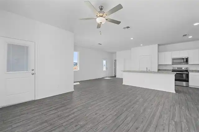 Listing Photo 9