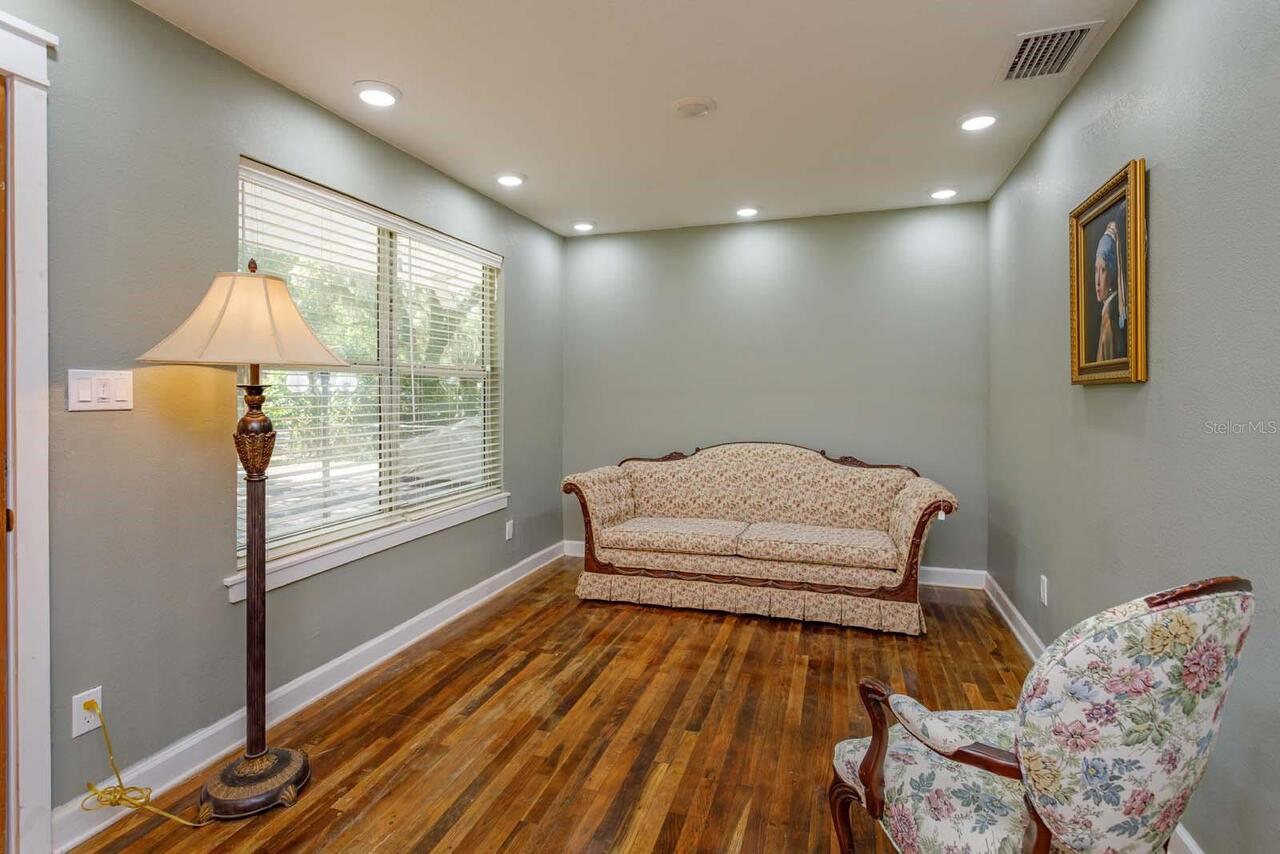 Listing Photo 12