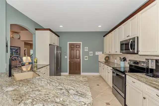 Listing Photo 11
