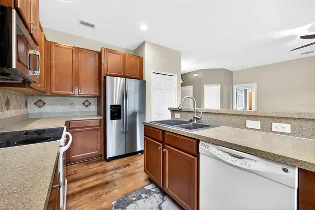 Listing Photo 9