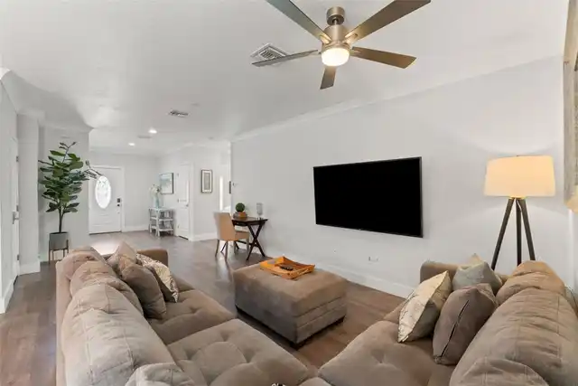 Listing Photo 14